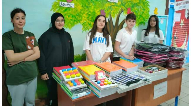 DEPREMDE ZARAR GÖREN OKULLARA KIRTASİYE MALZEMELERİ TEMİN EDEREK KARDEŞ OKUL ÖĞRENCİLERİNE DESTEK OLDULAR