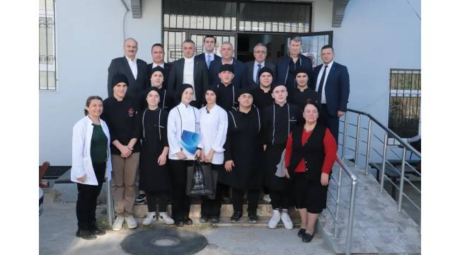 Düzce TSO ve Akçakoca TSO Akçakoca Süha Güven Mesleki Teknik Anadolu Lisesi’ni ziyaret etti.