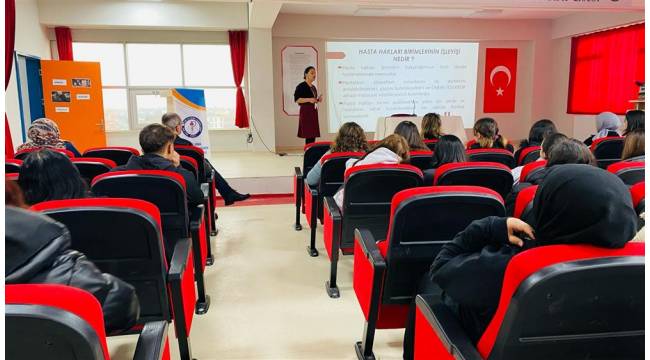 Düzce Atatürk Devlet Hastanemiz, İbn-i Sina Mesleki ve Teknik Anadolu Lisesi tarafından düzenlenen ‘‘Sağlık Hakkı’ Seminerine” katkı verdi.