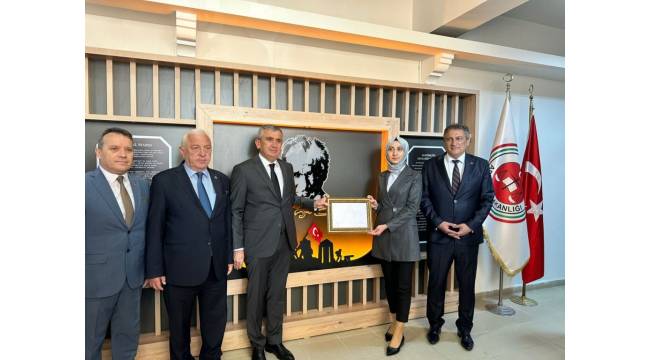 Akçakoca Belediye Başkanı CHP’li Fikret Albayrak, mazbatasını aldı