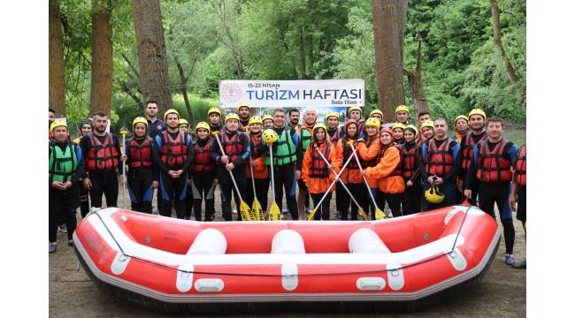 Turizm Haftası Etkinlikleri Kapsamında Cumayeri Dokuzdeğirmen ve Harmankaya Köyleri Arasındaki Parkurda Rafting Etkinliği Düzenlendi