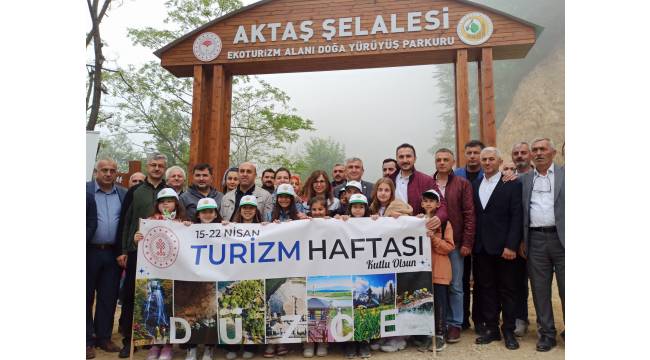 Turizm Haftası Kutlamaları Kapsamında Akçakoca İlçemizde Bulunan Aktaş Şelalesi Eko-Turizm Alanı ve Doğa Yürüyüş Parkuruna Tanıtım Gezisi Düzenlendi.