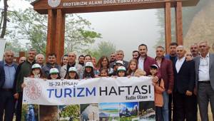 Turizm Haftası Kutlamaları Kapsamında Akçakoca İlçemizde Bulunan Aktaş Şelalesi Eko-Turizm Alanı ve Doğa Yürüyüş Parkuruna Tanıtım Gezisi Düzenlendi.