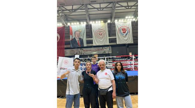 Yıldız Erkekler Ve Kızlar Türkiye Ferdi Boks Şampiyonasında boksörümüz YÜSRA ŞEN üçüncü oldu