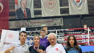 Yıldız Erkekler Ve Kızlar Türkiye Ferdi Boks Şampiyonasında boksörümüz YÜSRA ŞEN üçüncü oldu