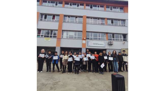 Akçakoca Atatürk Ortaokulu, 2025 Kanguru Matematik ve Fen Olimpiyatları’nda 19 Öğrencisiyle Göz Doldurdu