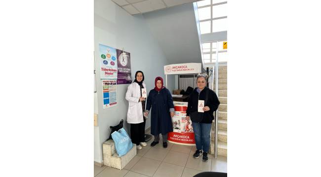 Akçakoca’da Sağlık Standında Vatandaşlara Bilgilendirme Yapıldı