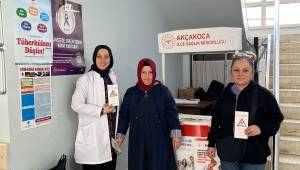 Akçakoca’da Sağlık Standında Vatandaşlara Bilgilendirme Yapıldı