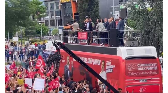 CHP’den Düzce’de “Millet İradesine Sahip Çıkıyor” Mitingi: Özgür Özel ve Mansur Yavaş Halkla Buluştu