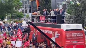 CHP’den Düzce’de “Millet İradesine Sahip Çıkıyor” Mitingi: Özgür Özel ve Mansur Yavaş Halkla Buluştu