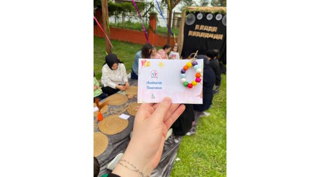 D.Ü.'DEN AİLE YILI’NA ANLAMLI KATKI: SANAT ATÖLYESİYLE ANAHTARLIK TASARLADILAR