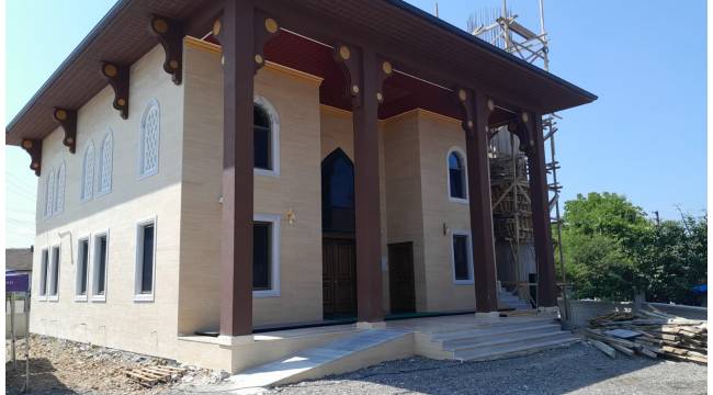 Düzce Üniversitesi Öğretim Görevlisi Hattat Ebubekir Altıok’un Sanatıyla Yeni Sarayyeri Camii’nin Yeniden İnşa Serüveni