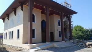Düzce Üniversitesi Öğretim Görevlisi Hattat Ebubekir Altıok’un Sanatıyla Yeni Sarayyeri Camii’nin Yeniden İnşa Serüveni