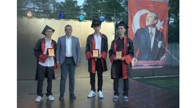 Fedai Karabıyık Mesleki ve Teknik Anadolu Lisesi 2025 Mezuniyet Töreni Gururla Gerçekleşti