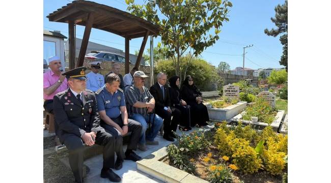 Kaymakam Deniz Pişkin’den Şehit Kabirlerine Bayram Ziyareti
