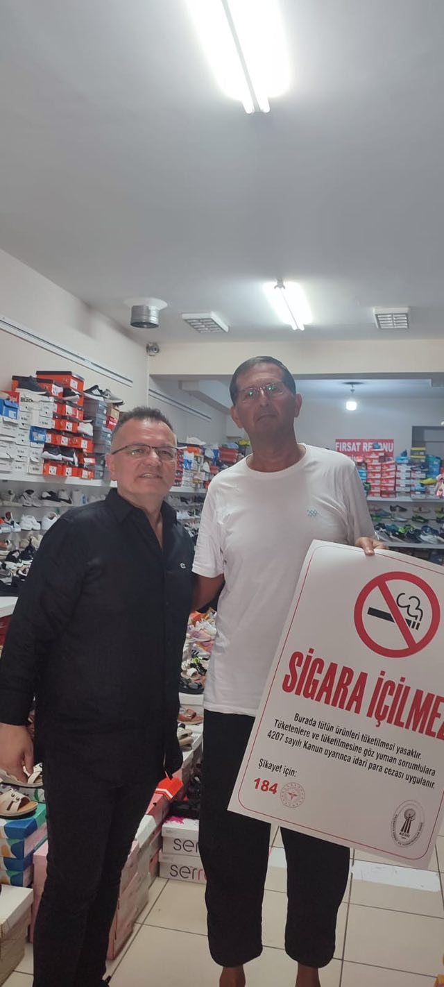 Akçakoca Esnafına “Sigara İçilmez” Afişleri Dağıtıldı