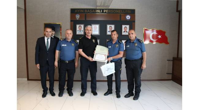 İl Emniyet Müdürü Sayın İbrahim Ergüder’den Başarılı Personellere Teşekkür Belgesi ve Hediye