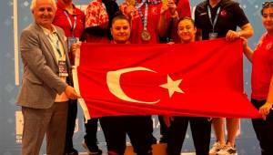 Tuğba Kıvıkoğlu, U15 Avrupa Halter Şampiyonası'nda Altın Madalya Kazandı