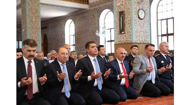 Valilikten 15 Temmuz Anma Programı: Dualar Şehitler İçin Yükseldi