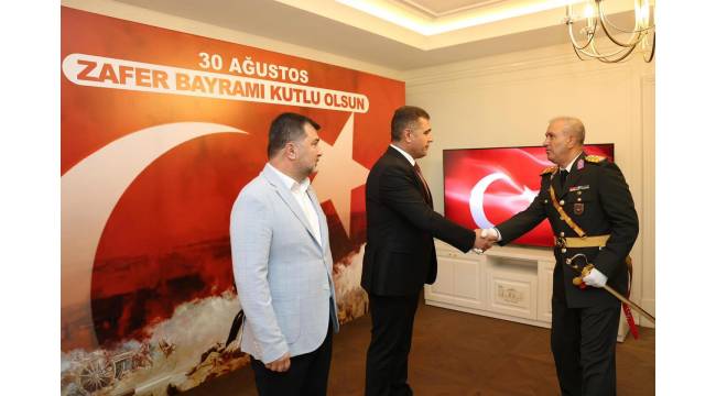 30 Ağustos Zafer Bayramı Kutlamaları: Vali Selçuk Aslan, Tebrikleri Kabul Etti