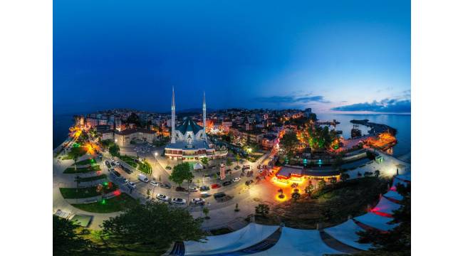 Akçakoca Merkez Camii: Modern Mimarinin Simgesel Yorumu