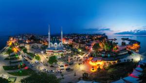 Akçakoca Merkez Camii: Modern Mimarinin Simgesel Yorumu