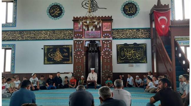 Düzce Akşemsettin Camii'nde yaz kursu coşkusu ve ödül töreni