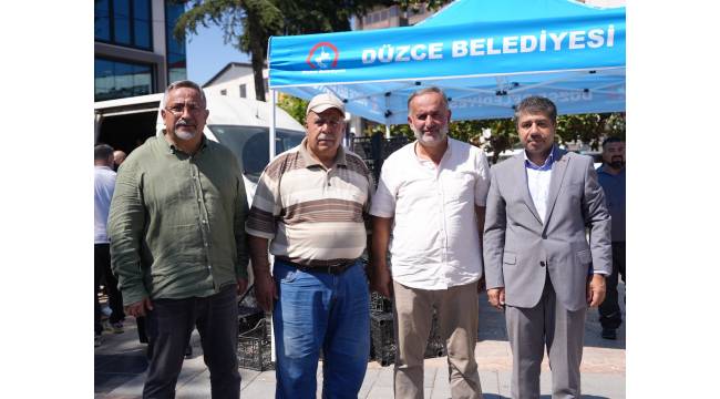 Düzce’de Kavun Hasadı Yapıldı, 5 Ton Kavun Vatandaşlara Dağıtıldı