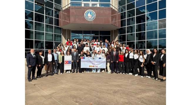 Kaymakam Deniz Pişkin, Erasmus Projesi Kapsamında Gençlerle Bir Araya Geldi