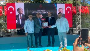 MÜSİAD Başkanı Burhan Özdemir’e Eğitime Katkı Plaketi