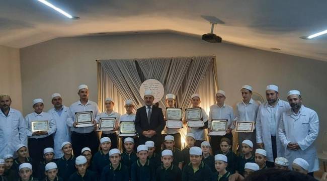 Düzce Aydınpınar Erkek Hafızlık Kur’an Kursu’nda Hafızlık belgesi takdim töreni düzenlendi