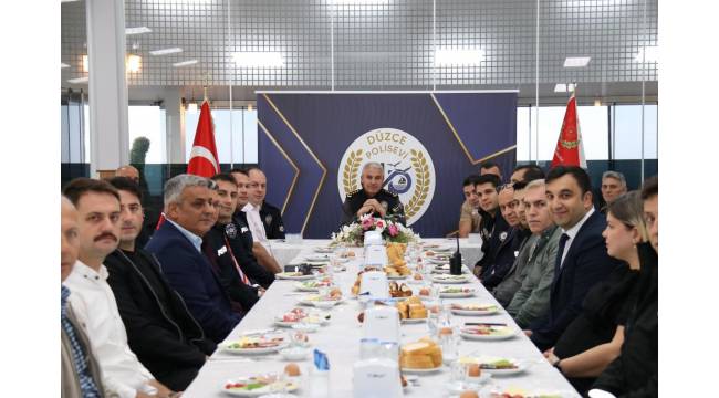 Düzce İl Emniyet Müdürü İbrahim Ergüder, Polis Merkezi Personeliyle Kahvaltıda Bir Araya Geldi