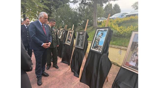 Akçakoca’da 10 Kasım Anlamlı Sergi: “Kağıt Rölyef Resim Sergisi” İlgi Gördü