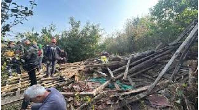 Akçakoca’da Ahşap Yapı Çöktü