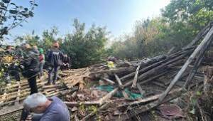 Akçakoca’da Ahşap Yapı Çöktü