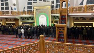 Cuma Gecesi Aileler Camide Buluştu: Akçakoca Merkez Camii’nde Yoğun İlgi