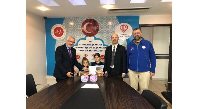 Düzce’de Minik Kardeşlerden Gazze’ye Büyük Destek: Harçlıklarını İhtiyaç Sahiplerine Bağışladılar