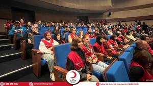 Düzce Genç Kızılay Gönüllülerinden “Afetlerde Gönüllülük ve Liderlik” Sempozyumuna Katılım