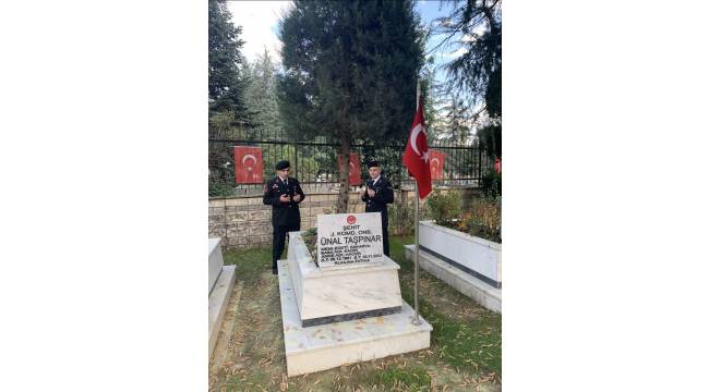 Düzce İl Jandarma Komutanlığından Şehit Jandarma Onbaşı Ünal Taşpınar’a Anlamlı Ziyaret