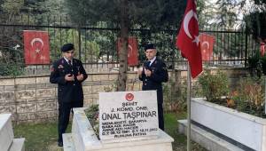 Düzce İl Jandarma Komutanlığından Şehit Jandarma Onbaşı Ünal Taşpınar’a Anlamlı Ziyaret