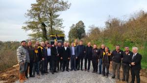 Akçakoca Beyören–Fakıllı Bağlantı Yolunda Sıcak Asfalt Çalışmaları İncelendi