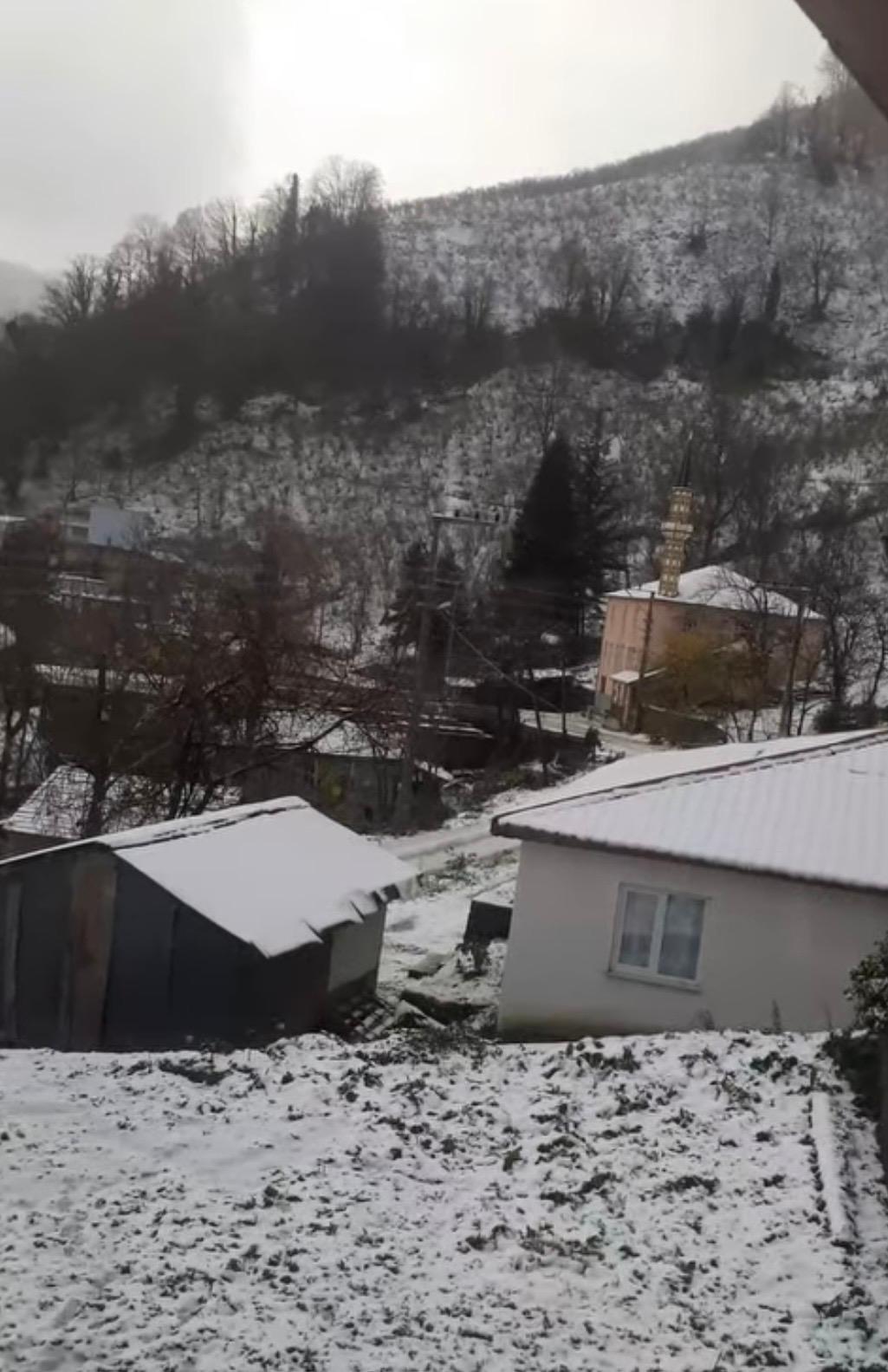 Akçakoca’nın Yüksek Kesimlerine Yılın İlk Karı Yağdı