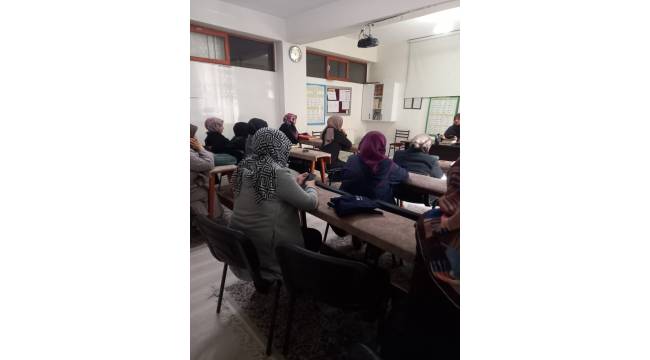 “Huzurlu Birey, Huzurlu Toplum” Projesi Kapsamında Kadınlara Seminerler Düzenleniyor