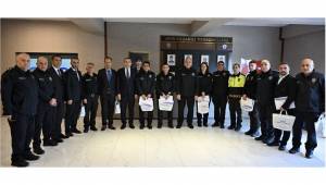İl Emniyet Müdürü Ergüder’den Başarılı Personele Teşekkür Belgesi ve Hediye