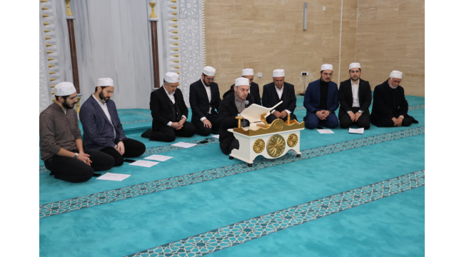 Düzce Üniversitesi İlahiyat Fakültesi Camisi’nde Miraç Kandili Programı Gerçekleştirildi 