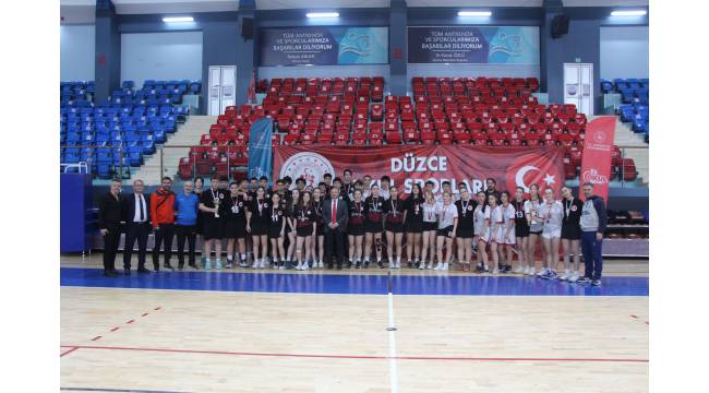 Genç Sporcuların Mücadelesi Alkış Topladı: Farabi Anadolu Lisesi Şampiyon Oldu