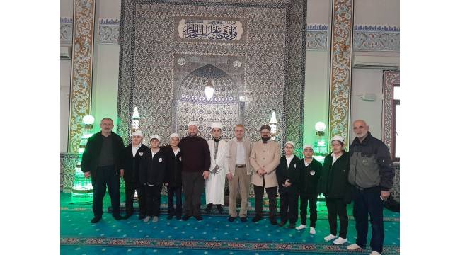 Kur’an Bülbülü Hafızlardan Hacı Yakup Camii’nde Gönülleri Mest Eden Program