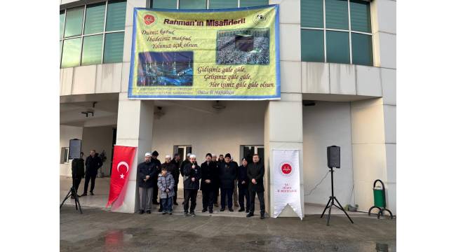 ‘Umre Kafilesi’ dualarla uğurlandı.