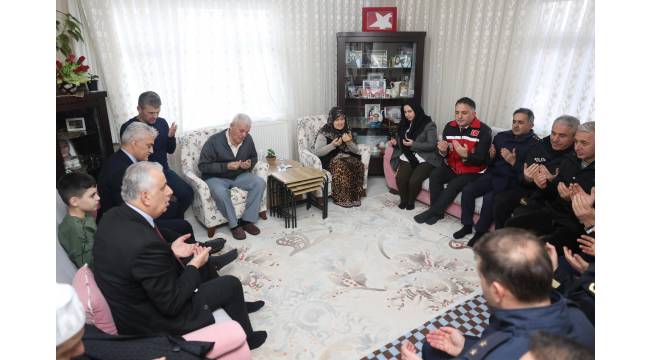Vali Mehmet Makas’tan Şehit Polis Turgut Külünk’ün Ailesine Taziye Ziyareti