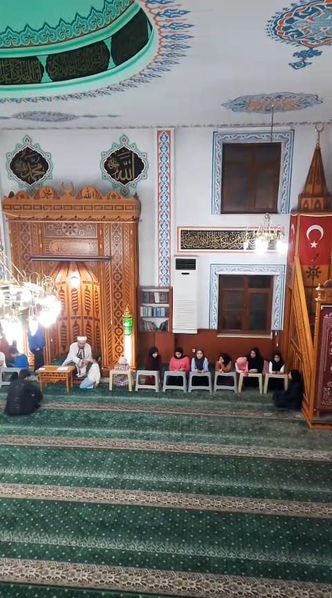 Yangında Hayatını Kaybeden Canlar ve Mukaddes Değerlerimiz İçin Minikler ile Dua